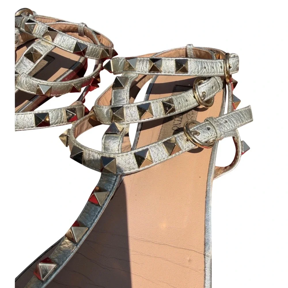 Valentino Garavani Rockstud Thong‎ Gladiator Gold Leather Sandals 37 Flat Shoes